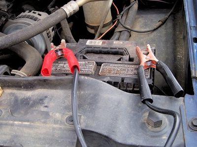The battery is exhausted: how to light a car?