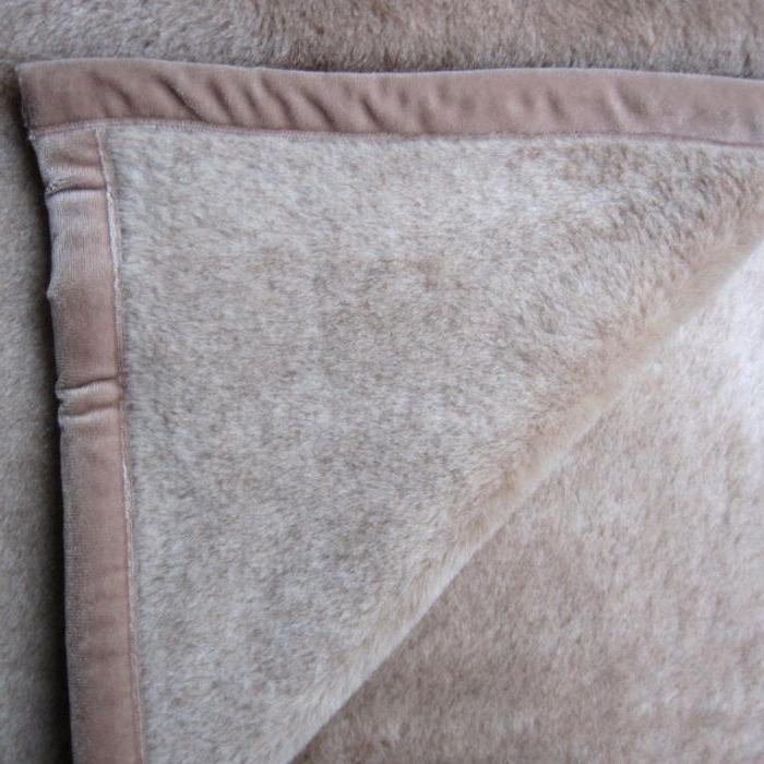 Camel blanket: sizes, prices. Reviews of manufacturers