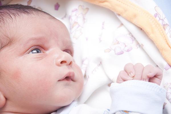The second month of a newborn's life: sleep, walks and development