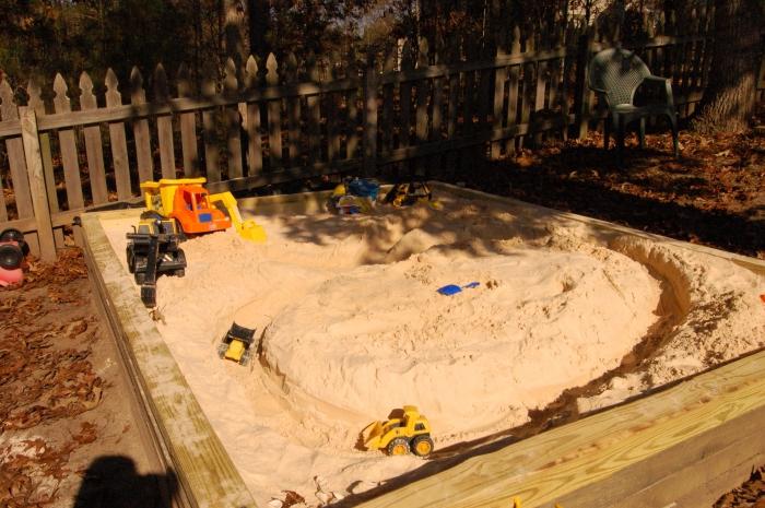 How to make a sandbox with your own hands in the country