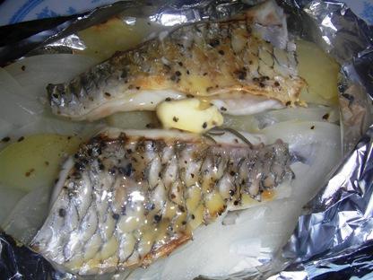 How to cook fish on charcoal in foil