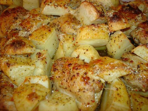How to cook a chicken in an oven with a potato: step by step recipe