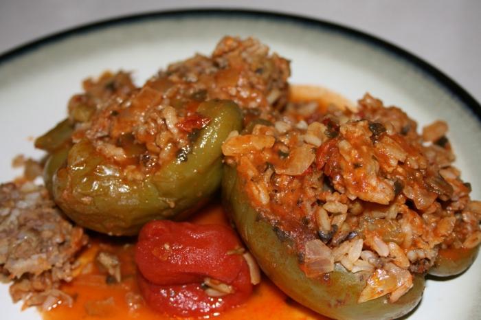 How to cook tasty stuffed peppers: practical advice