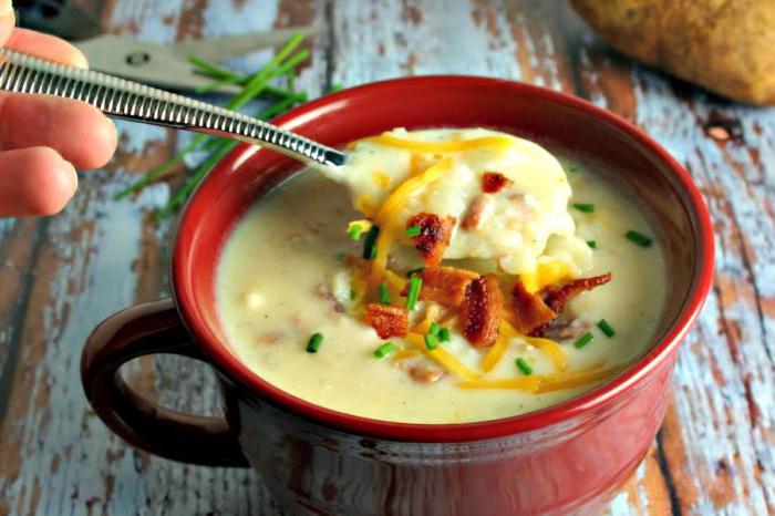 Potato soup with croutons: delicious dinner!