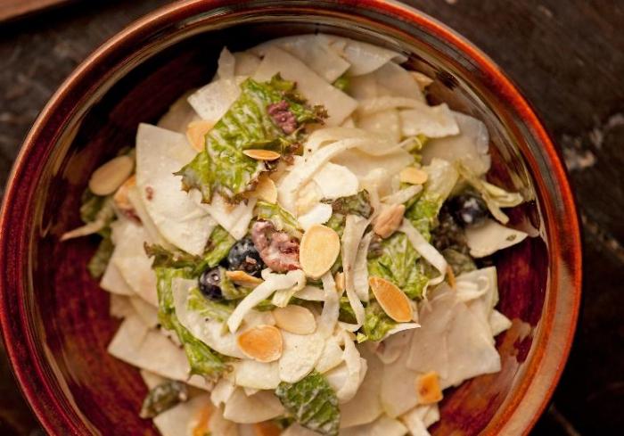 Salad from kohlrabi: recipe for cooking