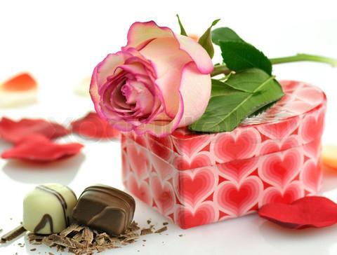 How to make roses from corrugated paper with your own hands?