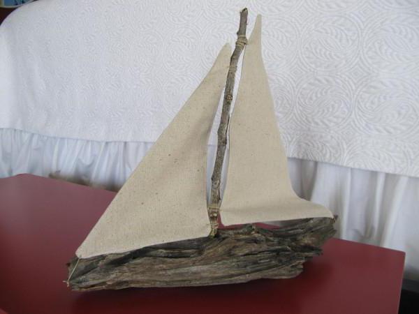 Craftwork from driftwood is a fascinating hobby