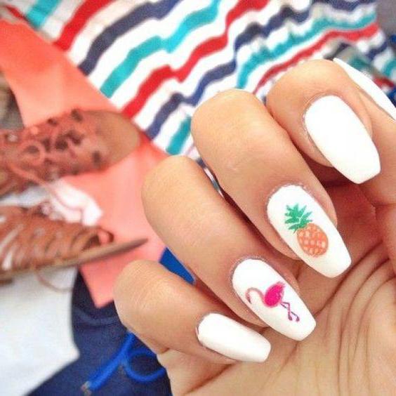 How to make an unusual manicure with pineapple